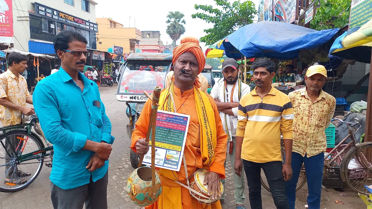 শান্তিপূর্ণ পরিবেশে ভোটদানের বার্তা- বাউল শিল্পীর অভিনব উদ্যোগ