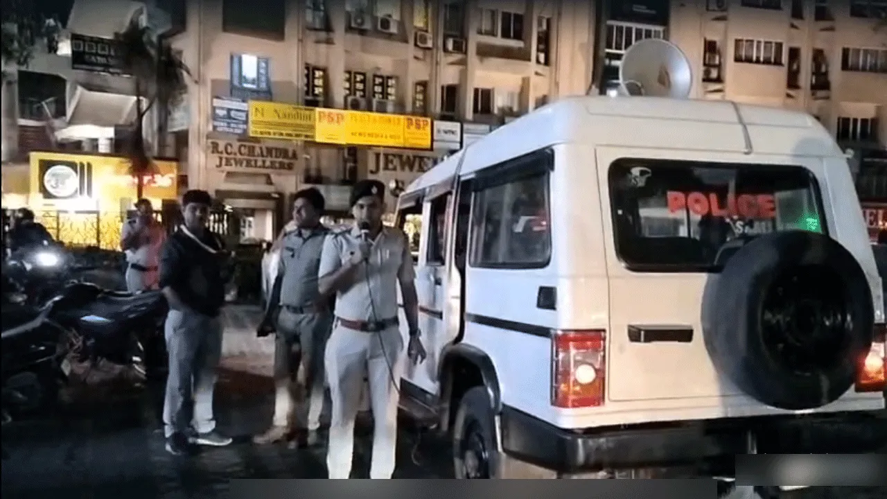 ভোটের আগে বাইকে নিষেধাজ্ঞা, শহরে মাইকিং করে প্রচার প্রশাসনের