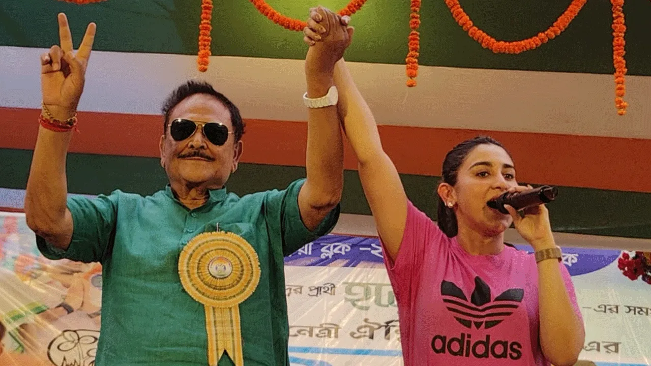 জামুড়িয়ায় তৃণমূলের প্রচারে অভিনেত্রী ঐন্দ্রিলা, তাঁর বক্তব্য ঘিরে বিতর্ক