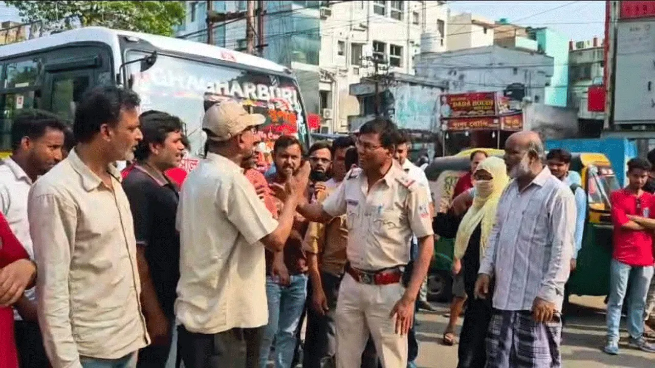 আসানসোলে ঝড়ে লণ্ডভণ্ড জনজীবন: বিদ্যুৎহীন এলাকা