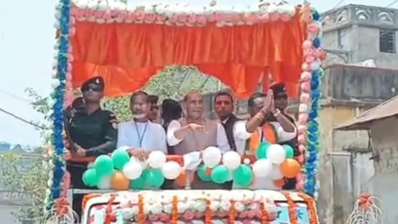নানুরে রাজনাথ সিংয়ের রোড শো, গেরুয়া ঝড়ের ইঙ্গিত