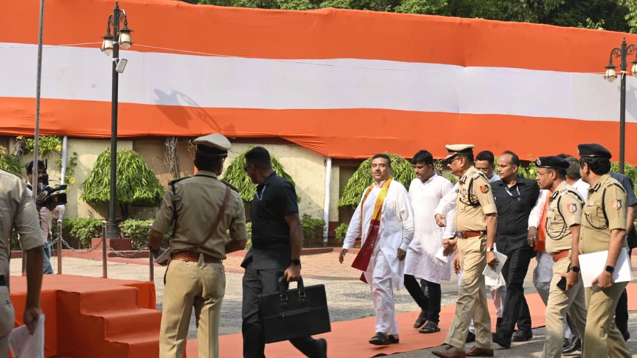দুর্গাপুরে প্রথম প্রশাসনিক বৈঠকে মুখ্যমন্ত্রী : উন্নয়নের বার্তা ও স্বচ্ছতার প্রতিশ্রুতি