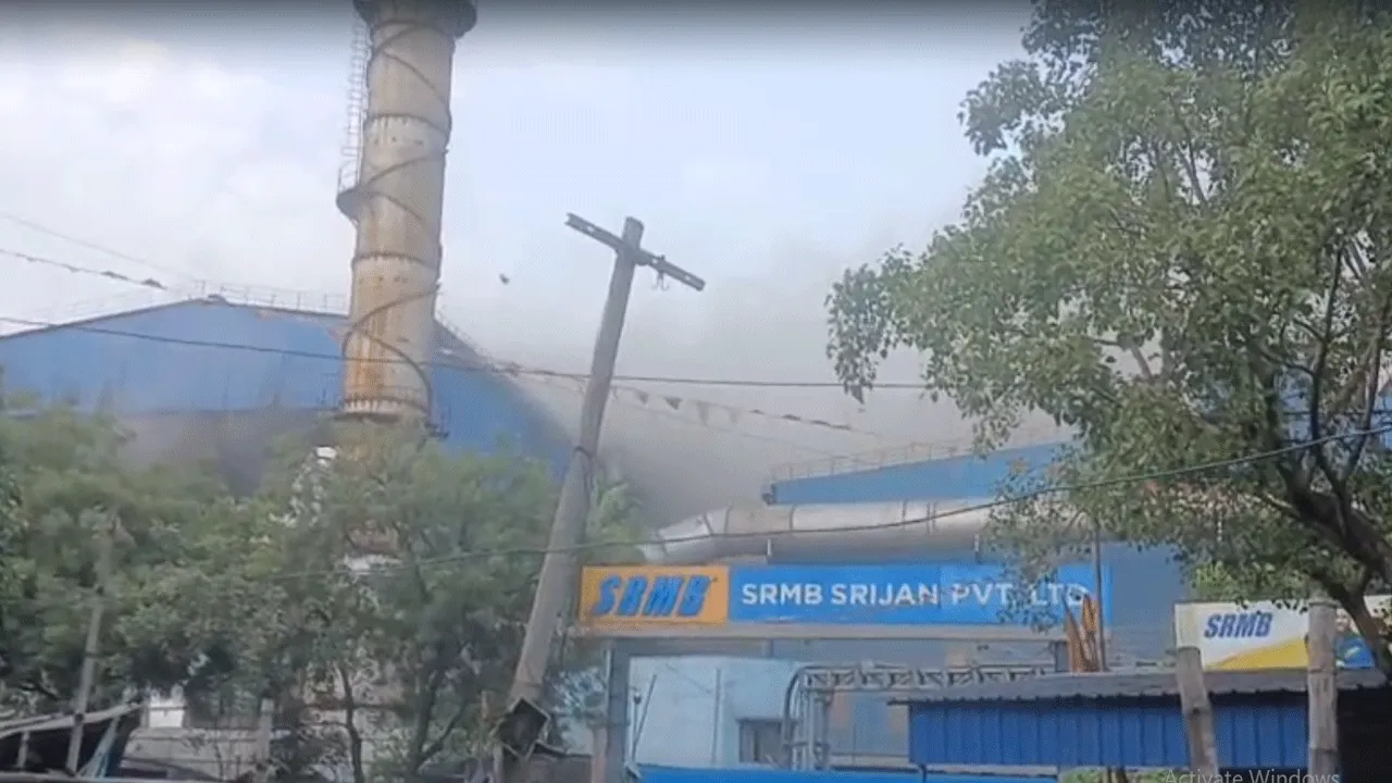দুর্গাপুরের বেসরকারি কারখানায় ফারনেস বিস্ফোরণ, কেঁপে উঠল এলাকা