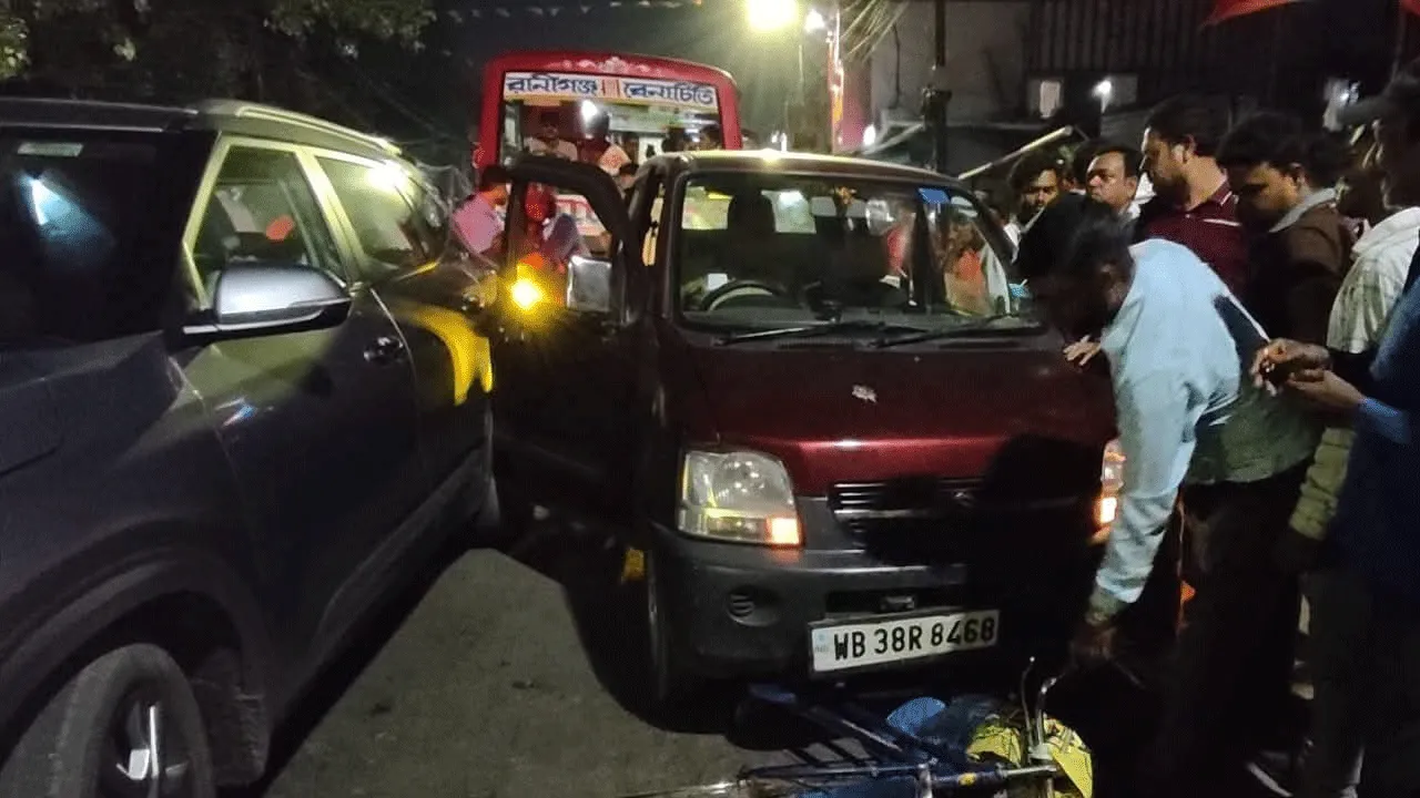 রানিগঞ্জে ভয়াবহ পথ দুর্ঘটনা: সাইকেল আরোহীকে টেনে নিয়ে গেল গাড়ি
