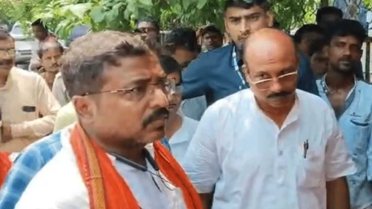 তোলাবাজি রুখতে কড়া নিদান বিধায়কের, স্বস্তিতে অটো ও টোটো চালকেরা