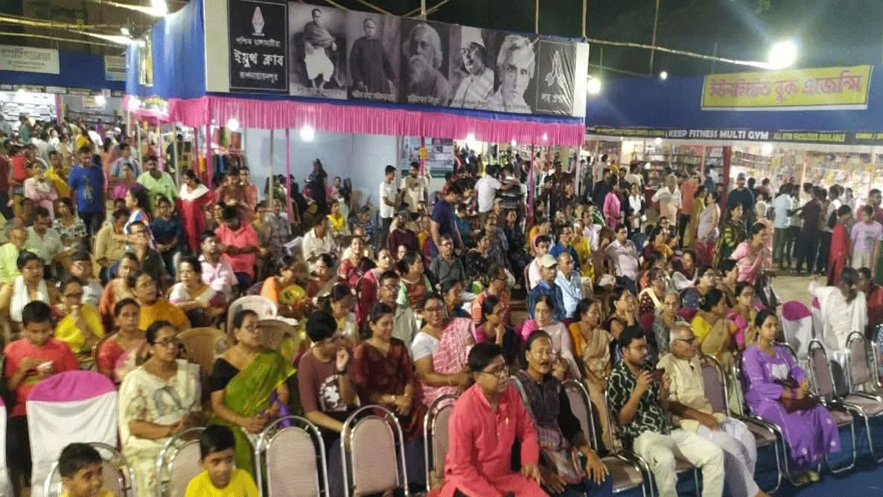 চরম গরমকে হার মানাল রূপনারায়ণপুর বইমেলা