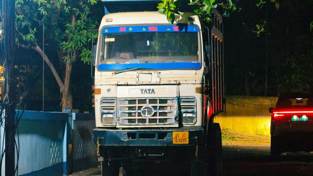 অবৈধ বালি ও ওভারলোডিংয়ের কারবার: চালানের কারচুপি করে ধৃত ডাম্পার চালক