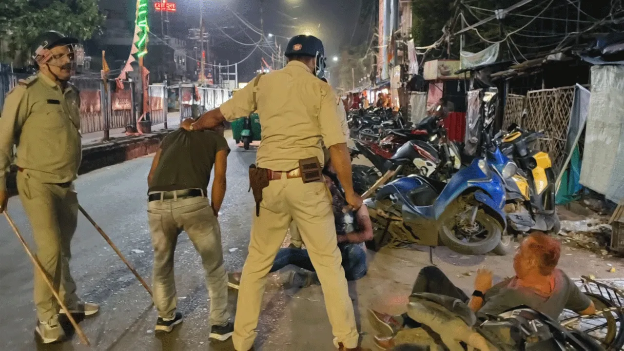 বিজেপি সমর্থকদের উপর লাঠিচার্জের অভিযোগ,আইসিকে লাইনে ক্লোজ