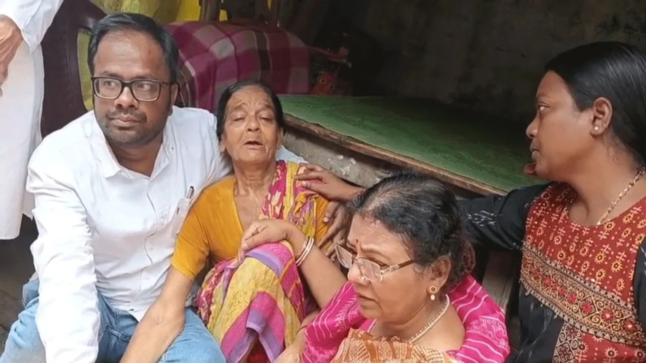 ভোট-পরবর্তী হিংসায় উত্তপ্ত নানুর: নিহতের পরিবারের পাশে তৃণমূলের প্রতিনিধি দল