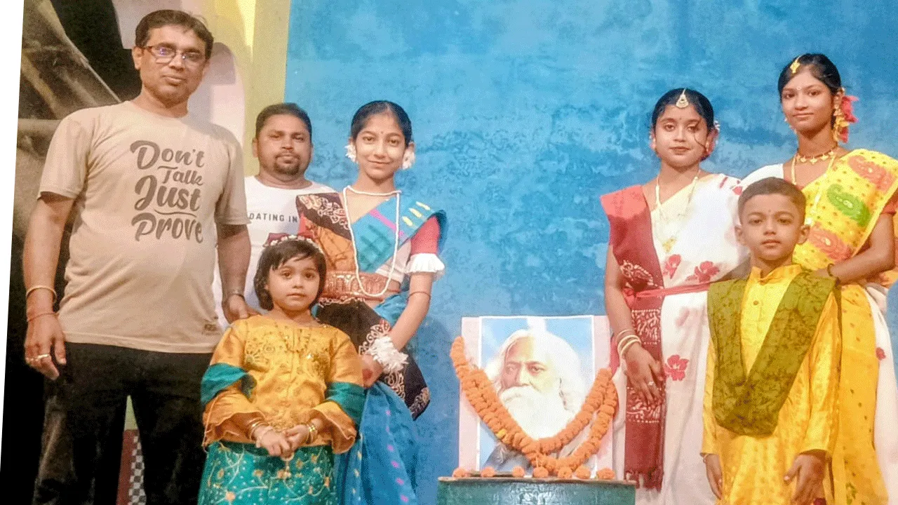 আন্তরিকতায় মোড়া রবীন্দ্রজয়ন্তী: মঙ্গলকোটের উজিরপুরে গ্রাম্য সংস্কৃতির জয়গান