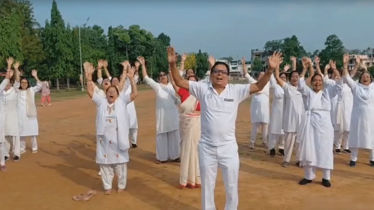 “সব দুঃখ ভুলে প্রাণ ভরে হাসুন” হাসি দিবসে বার্তা