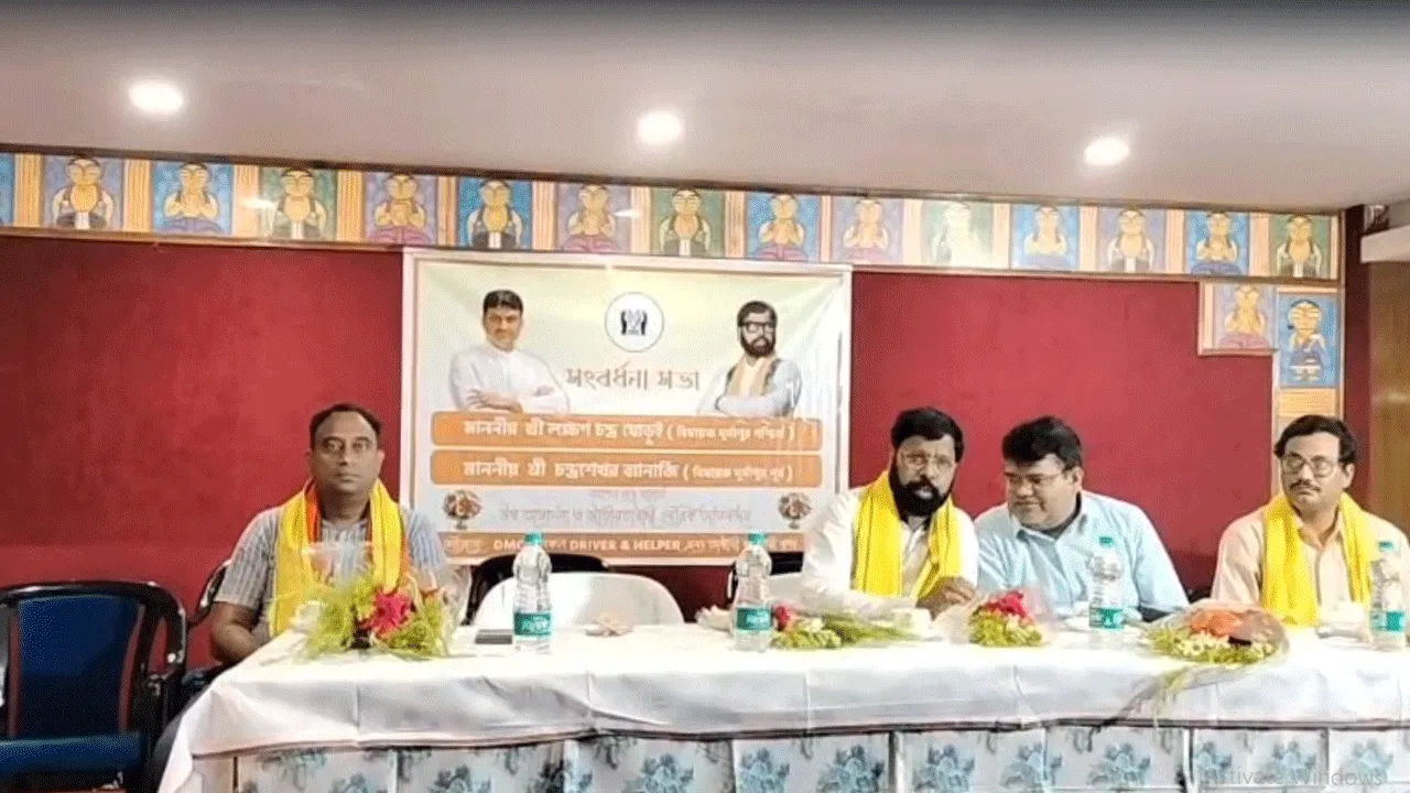 নগর নিগমের বর্জ্যবাহী গাড়ির চালকদের উদ্যোগে সংবর্ধনা