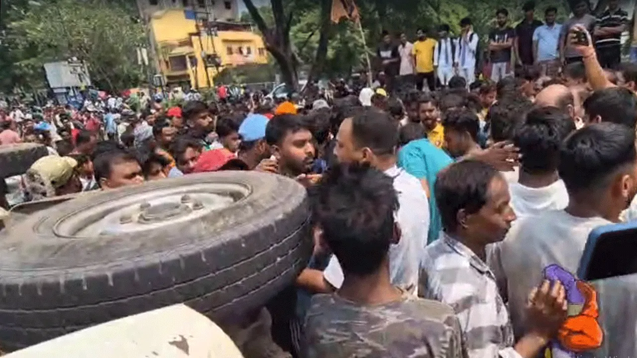 আসানসোলে ভয়াবহ পথদুর্ঘটনা: বাইক আরোহীর মৃত্যু