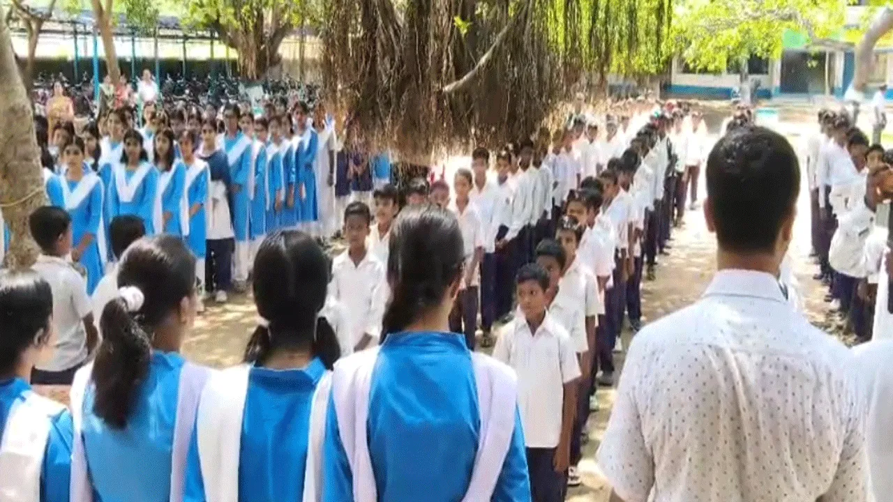 রাজ্যজুড়ে স্কুলগুলিতে ‘বন্দেমাতরম’ দিয়ে দিনের সূচনা, সাড়া বোলপুরেও​