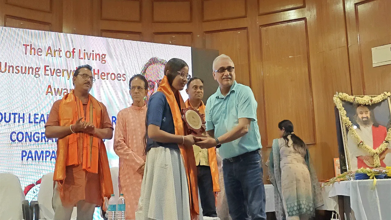 দ্য আর্ট অফ লিভিং এর ‘আনসাং এভরিডে হিরোজ’ বিশেষ সম্মাননা