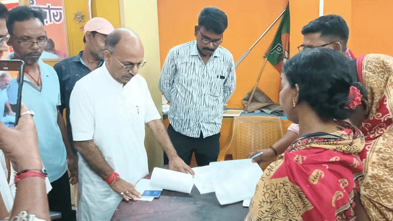 ‘অন্নপূর্ণা যোজনা’র সেবাকেন্দ্রে আচমকা পরিদর্শন মন্ত্রীর