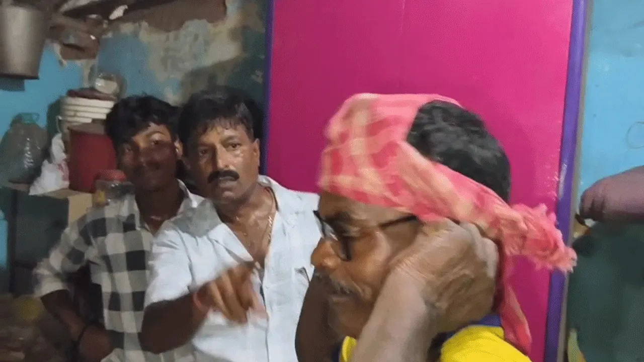 দুর্গাপুরে অবৈধ মদের ঠেকে বিজেপির হানা