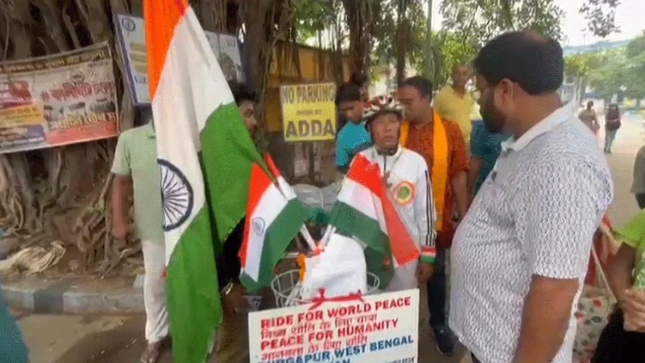 বিশ্ব শান্তির বার্তা নিয়ে সাইকেলে রাজস্থান যাত্রা