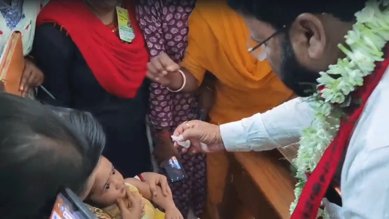 শিশুদের পালস পোলিও খাওয়ালেন খোদ বিধায়ক