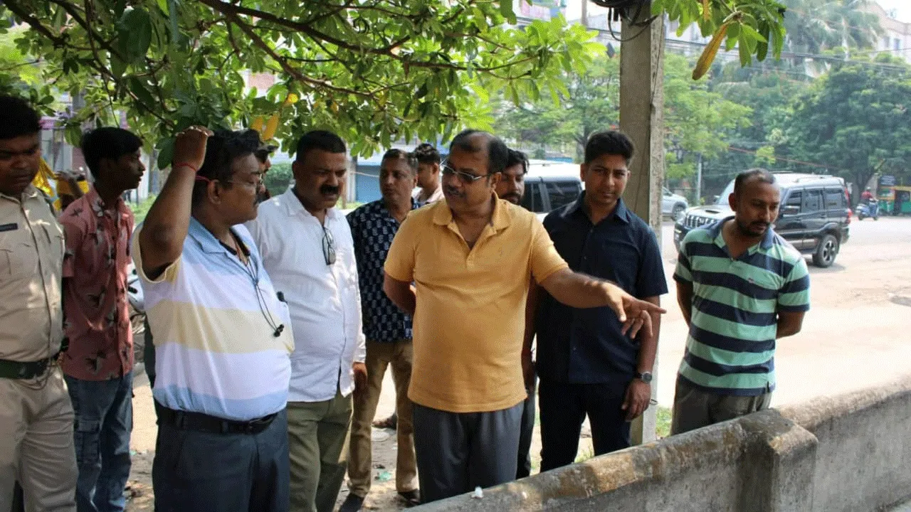 বর্ষার আগে ড্রেন পরিদর্শনে বিজেপি বিধায়ক, জলনিকাশি নিয়ে কড়া নির্দেশ​