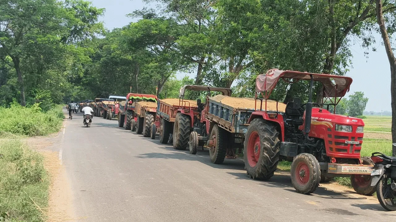 বালির অস্বাভাবিক মূল্যবৃদ্ধির প্রতিবাদ
