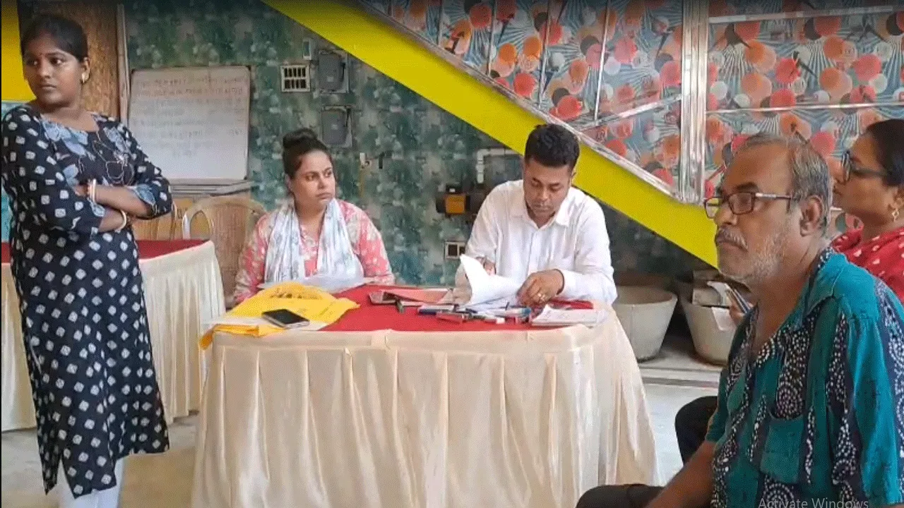 ‘অন্নপূর্ণা যোজনা’র ফর্ম পূরণে শিবির খুললেন তৃণমূল কাউন্সিলর
