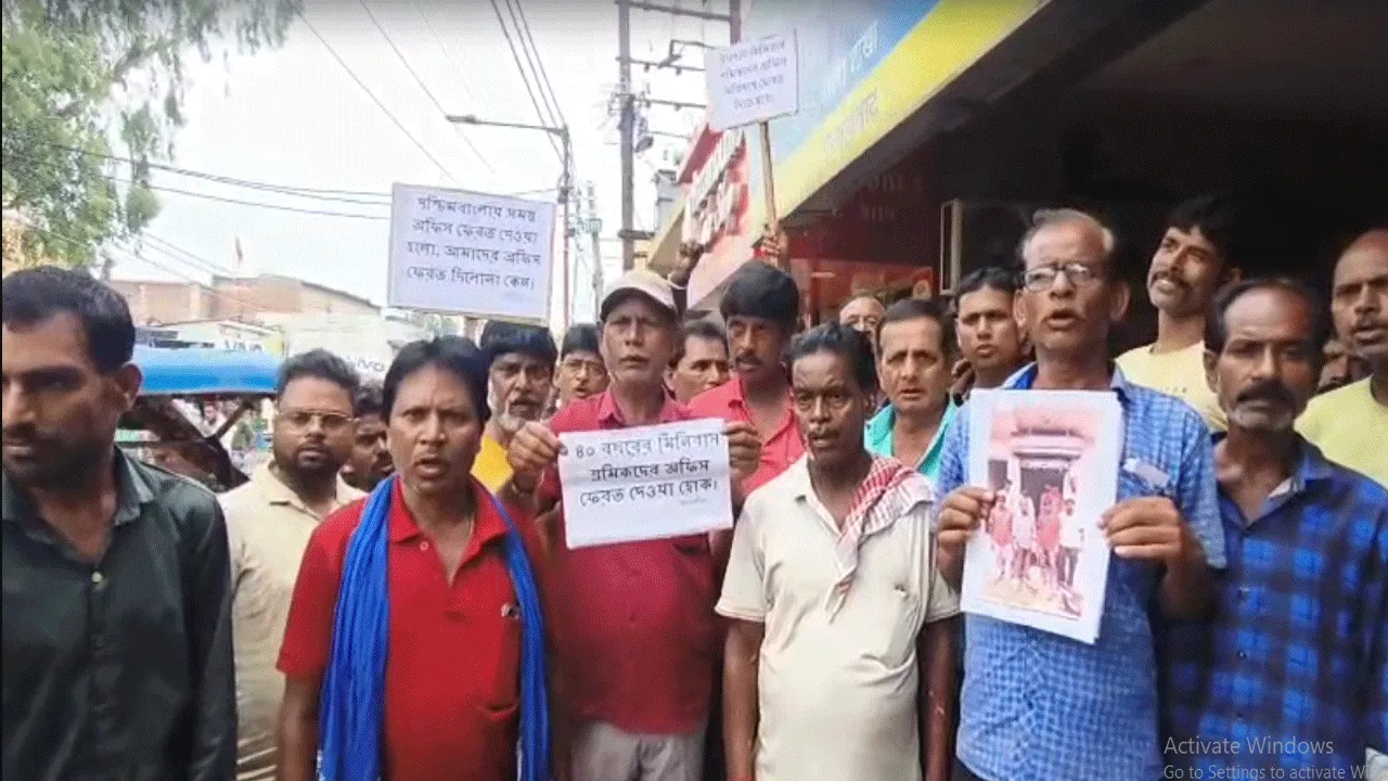 উখড়ায় মিনিবাস অ্যাসোসিয়েশনের অফিস দখল ঘিরে চাঞ্চল্য, বাস ধর্মঘট