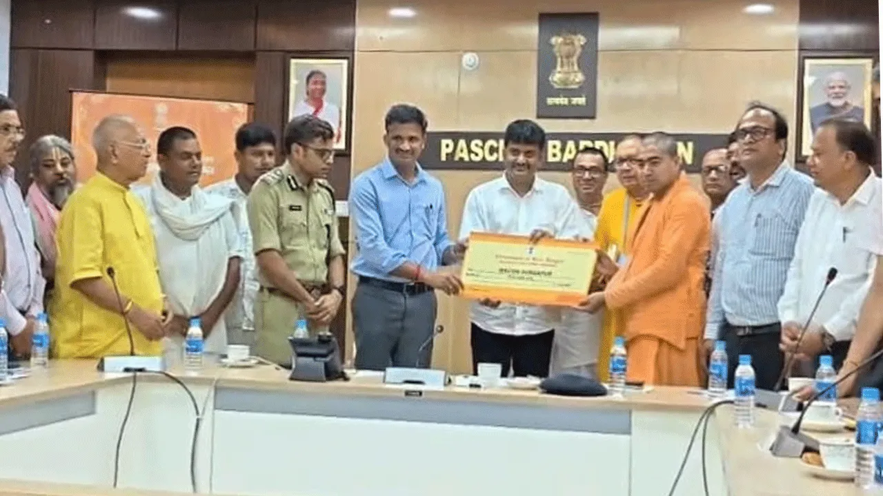 রথযাত্রা উপলক্ষে পশ্চিম বর্ধমান জেলার চারটি রথযাত্রা কমিটিকে অনুদান