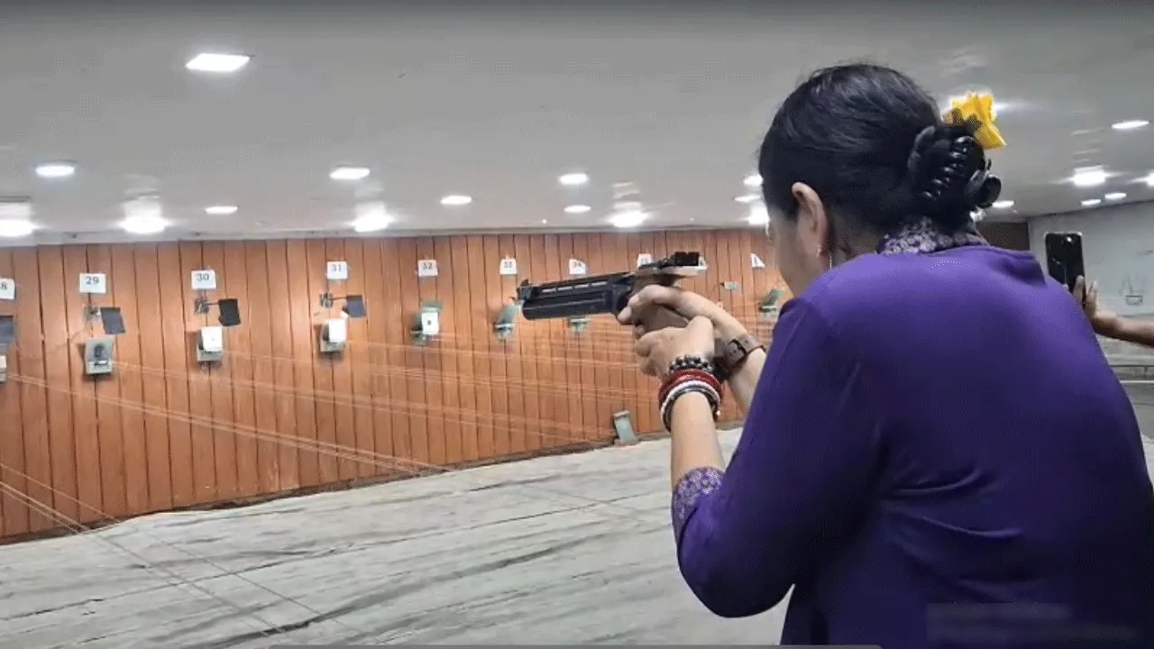 আসানসোল রাইফেল ক্লাবে নিশানাবাজির প্রশিক্ষণ নিলেন অগ্নিমিত্রা পাল​
