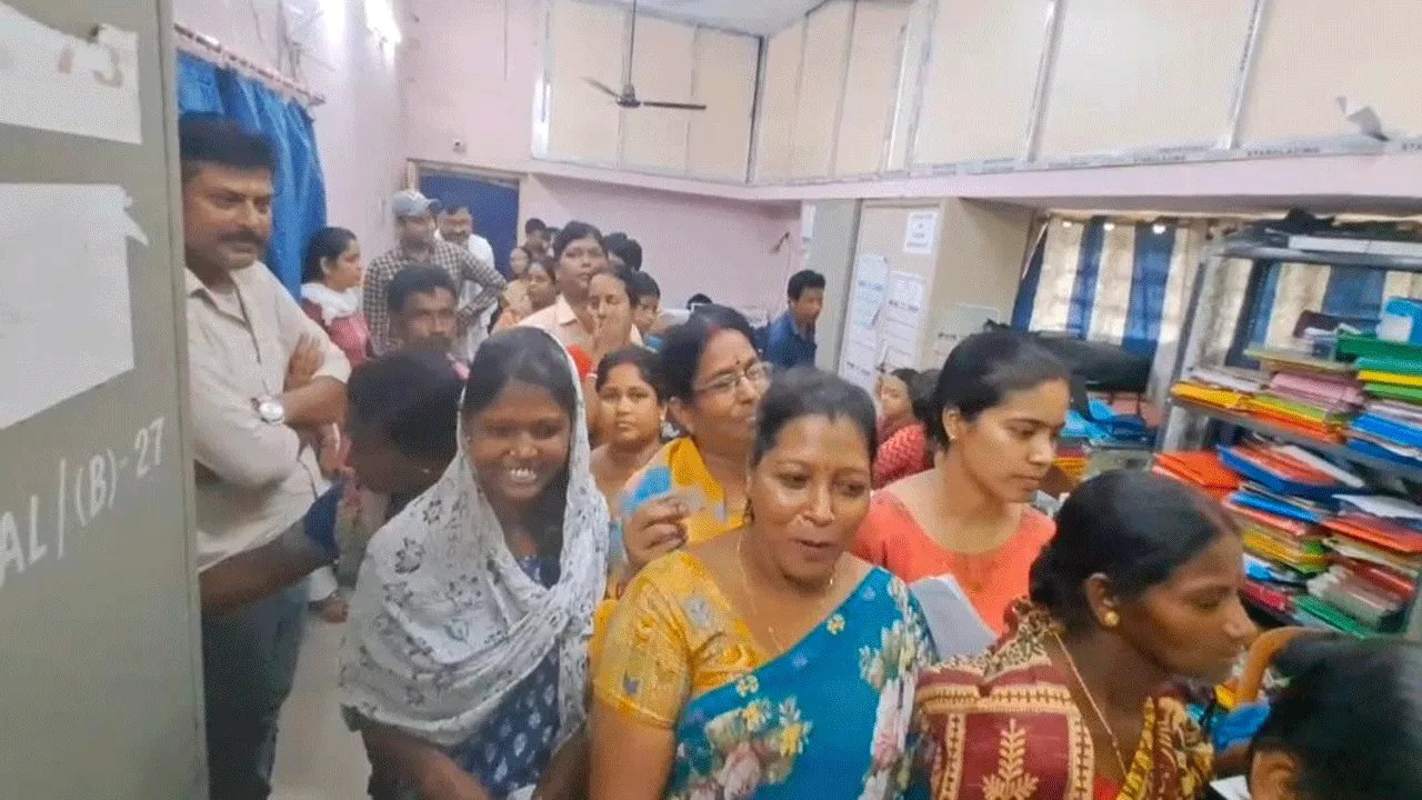 অন্নপূর্ণা যোজনা- সালানপুরে বিডিও অফিসে বিক্ষোভ