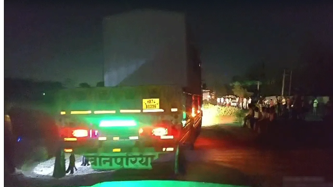 সোলার প্রকল্প ঘিরে বিক্ষোভ, সালানপুরে ডিভিসির ট্রাক ফেরাল গ্রামবাসী