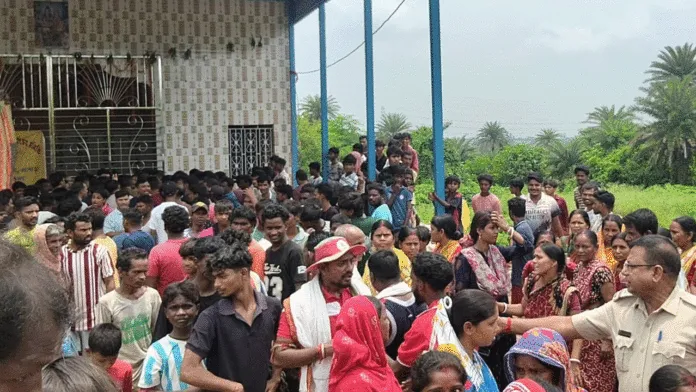 মন্দিরে ঢুকতে বাধা, জাতপাতের বিষবাষ্পে উত্তপ্ত সালানপুর