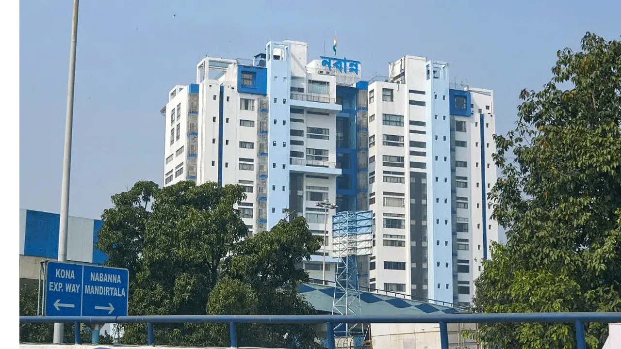 শরিকি ঝামেলা থেকে জল জমা, নবান্নের কন্ট্রোলরুমে ৯০ শতাংশই ভুলভাল ফোন