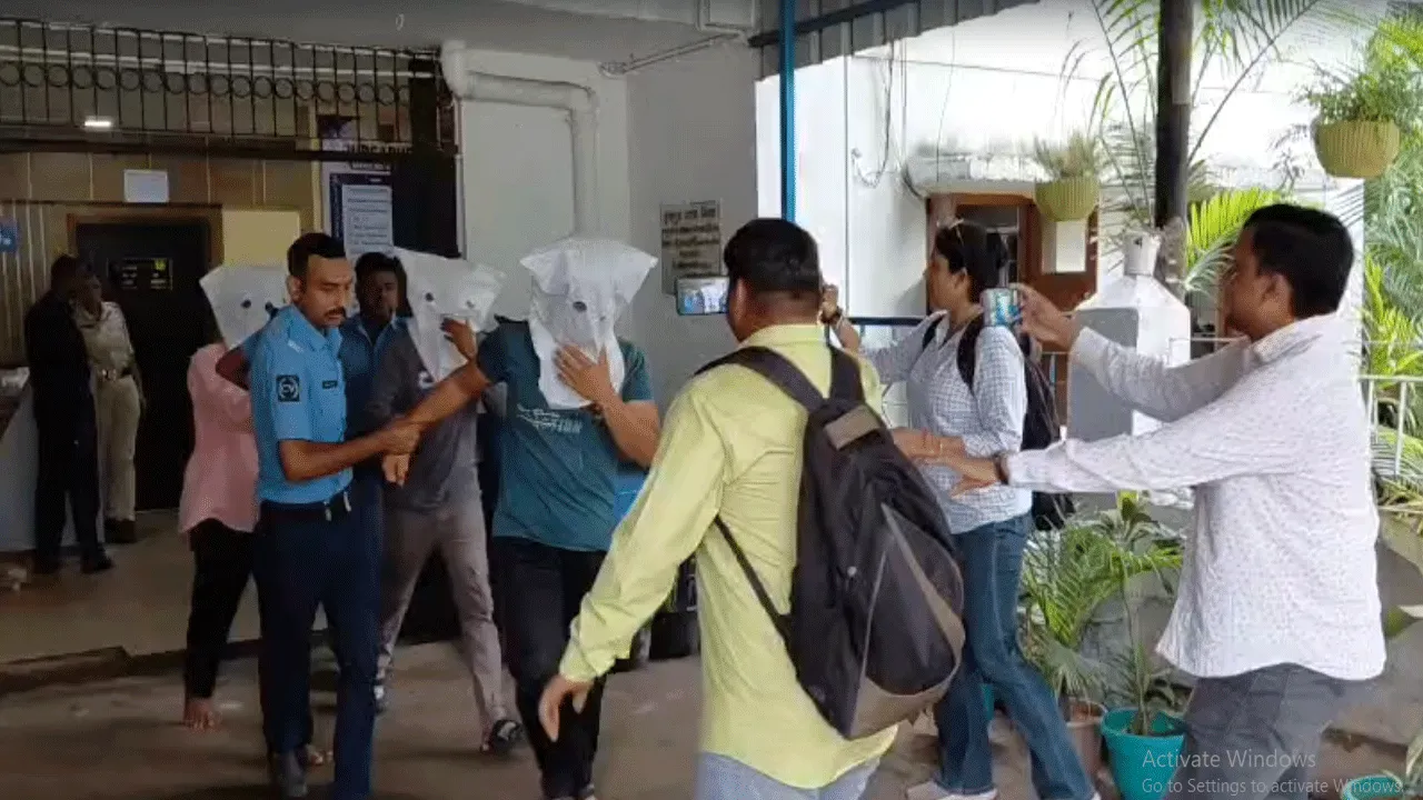 দুর্গাপুরে নাবালক ছাত্রদের দিয়ে রক্তদানকাণ্ড, অবশেষে পুলিশের জালে মূল চক্রী সহ ৩