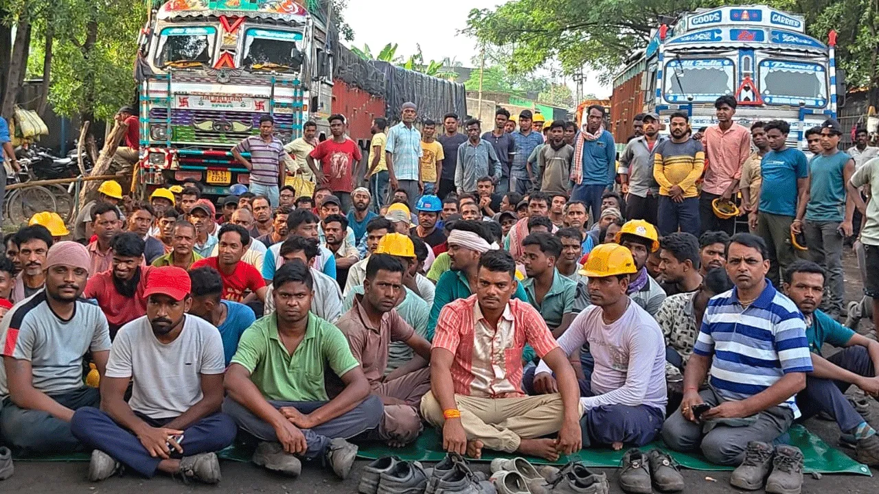 নতুন ন্যূনতম মজুরি না দেওয়ার অভিযোগে শ্রমিক বিক্ষোভ