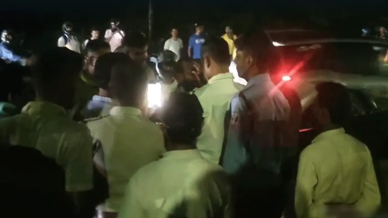 মৃত্যুর মুখ থেকে ফিরে এলেন গাড়িচালক