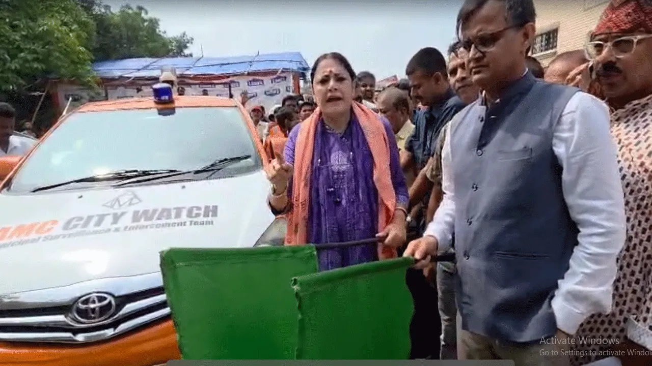 আসানসোলে 'সিটি ওয়াচ' গাড়ির উদ্বোধন করলেন পুর ও নগরোন্নয়ন মন্ত্রী অগ্নিমিত্রা পাল
