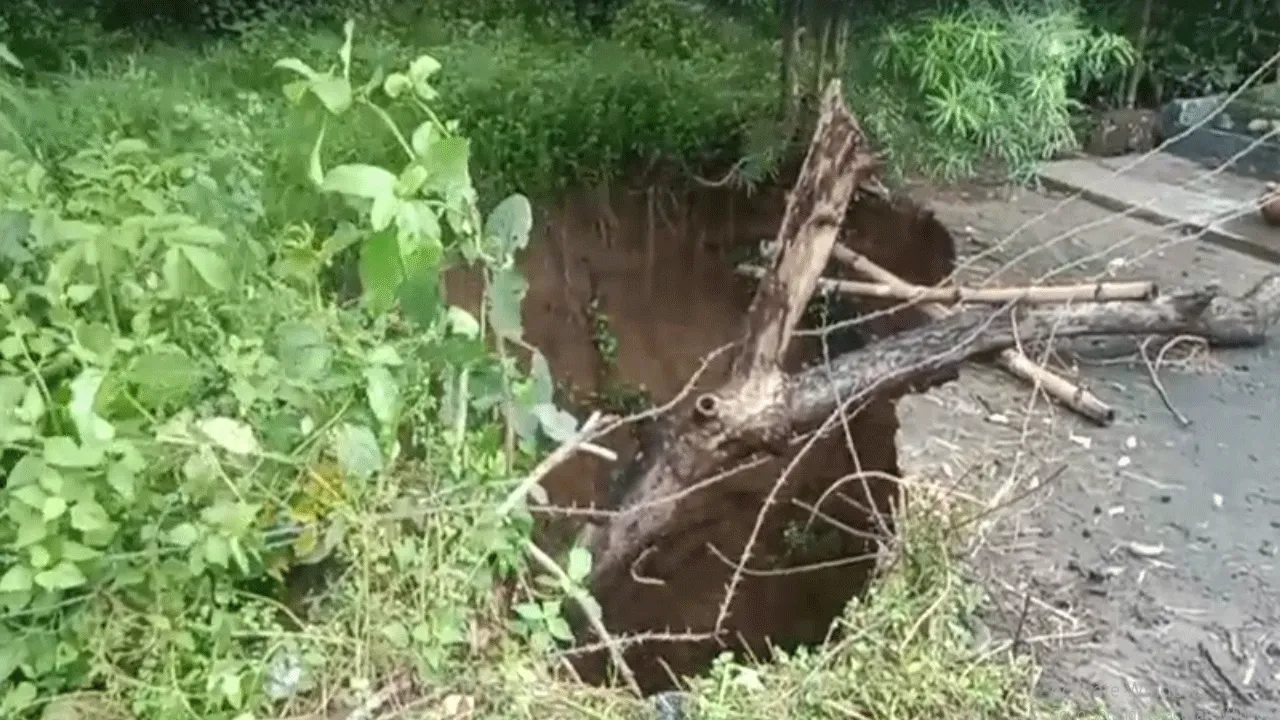 জামুড়িয়ার কোলিয়ারি এলাকায় ভয়াবহ ধস: পুনর্বাসনের দাবিতে সরব স্থানীয়রা