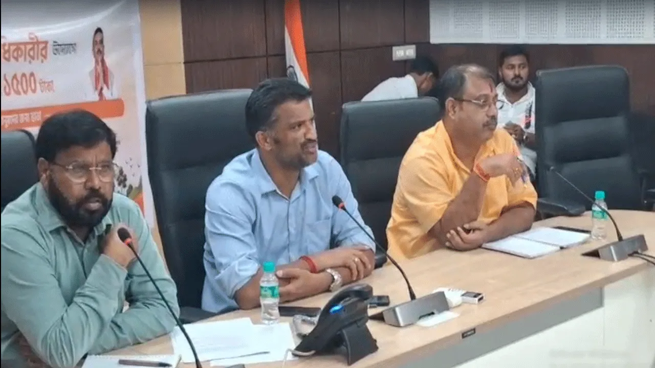 পশ্চিম বর্ধমানে কাটছে বালি-জট: ট্রাক্টর প্রতি দাম বেঁধে দিল প্রশাসন