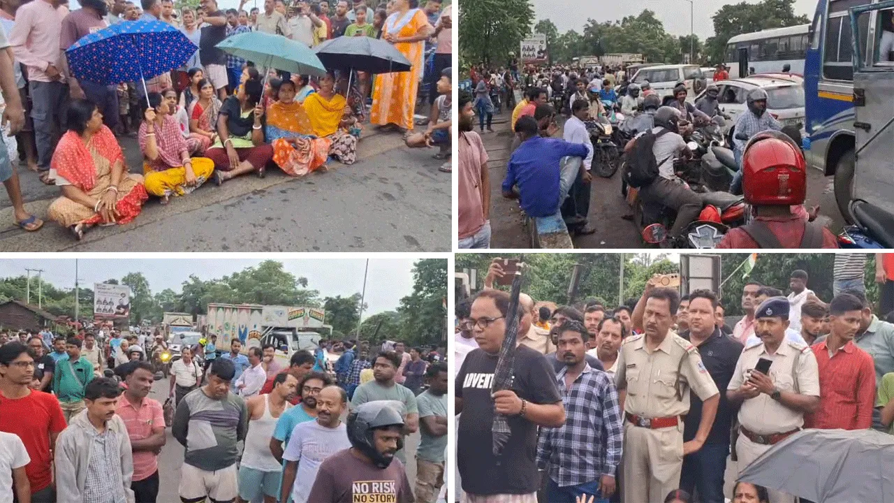টানা বৃষ্টিতে ঘরে জল, দুর্গাপুর ব্যারেজ রোড অবরোধ করে  বিক্ষোভে মহিলারা