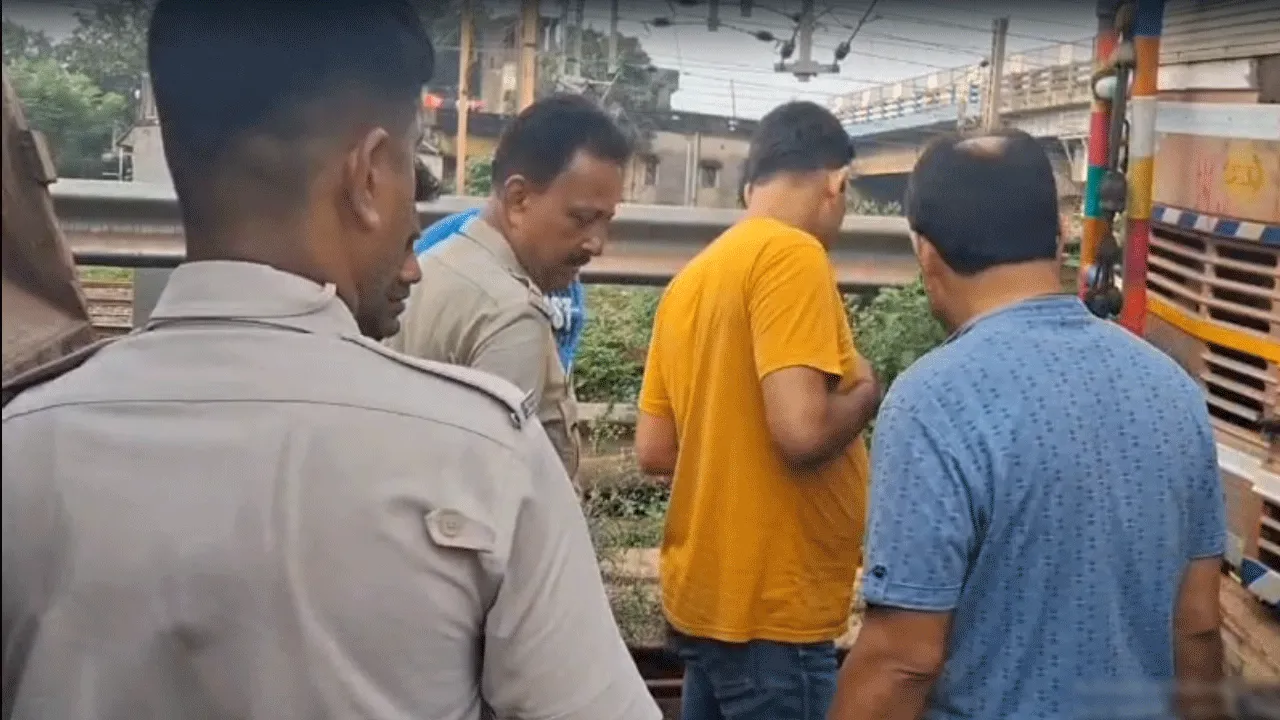 রেললাইনের ধার থেকে অজ্ঞাতপরিচয় ব্যক্তির দেহ উদ্ধার দুর্গাপুরে