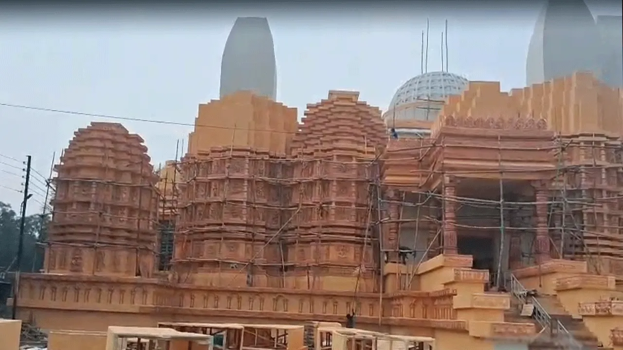 দুর্গাপুরের মার্কনী দক্ষিণ পল্লীর পুজোয় চমক আবুধাবির শ্যামনারায়ণ মন্দির