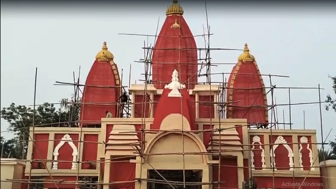 স্থাপত্যের ছন্দে সম্প্রীতির বার্তা:  শুশুনিয়া সার্বজনীন দুর্গোৎসবের আকর্ষণ দিল্লির ‘বিড়লা মন্দির’