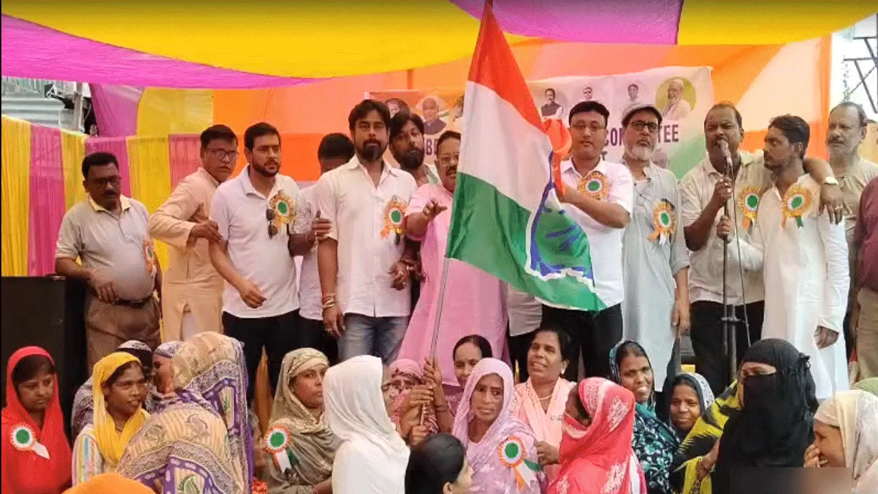 নিয়ামতপুরে তৃণমূলে বড়সড় ভাঙন, প্রায় ১৫০ জন কর্মী-সমর্থকের কংগ্রেসে যোগদান