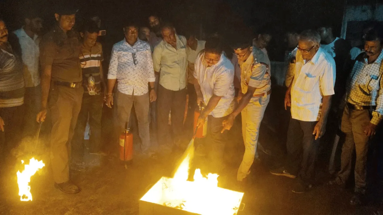 ইন্দাসে ৮৬টি পুজো কমিটির হাতে সরকারি অনুদানের চেক, দেওয়া হলো অগ্নিনিরাপত্তার বিশেষ প্রশিক্ষণ