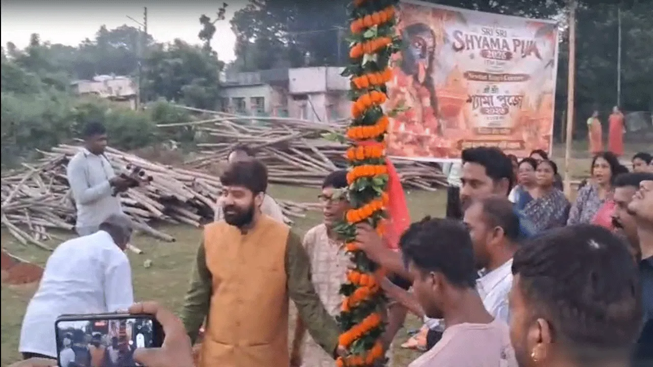 উৎসবের আবহে খুঁটিপুজোর মাধ্যমে শ্যামাপুজোর প্রস্তুতি শুরু করল দুর্গাপুরের নিউটন ইয়ং স্টার
