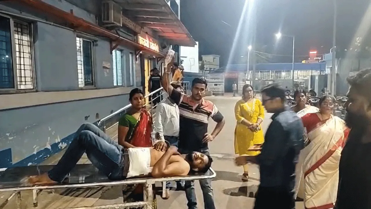 বিধায়ককে কটূক্তির প্রতিবাদ করায় যুবককে বাঁশ দিয়ে আঘাত, পূর্বস্থলীতে চাঞ্চল্য