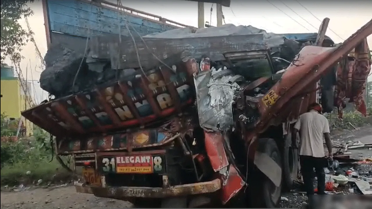 পানাগড় বাইপাসে লরির পেছনে যাত্রীবাহী বাসের ধাক্কা, জখম ১০, আশঙ্কাজনক ১