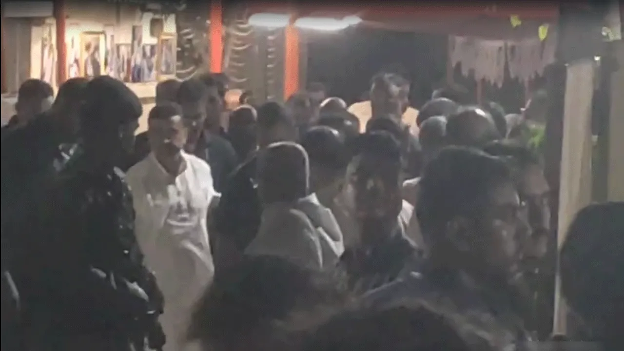 মাতৃবিয়োগে সমবেদনা জানাতে  বর্ধমানে আর এস এস প্রচারকের বাড়িতে মুখ্যমন্ত্রী