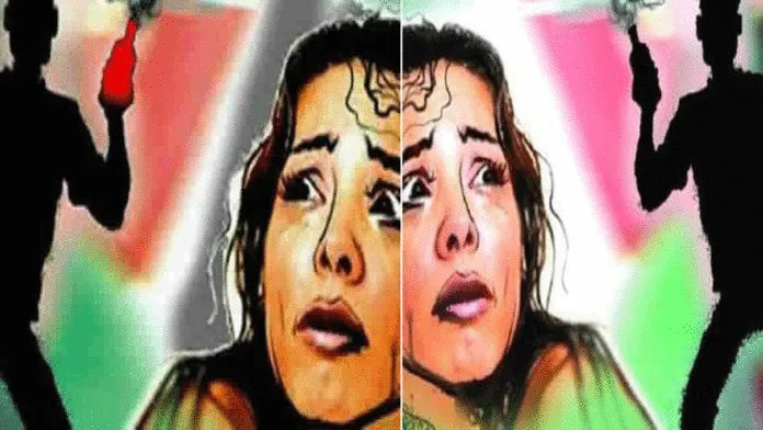 গৃহবধূকে লক্ষ্য করে অ্যাসিড হামলা, ধন্দে পরিবার